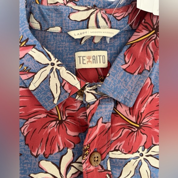 NWT Texaito Men’s Blue Floral Hawaiian Style Short Sleeve Button Up Size Large - Picture 2 of 6
